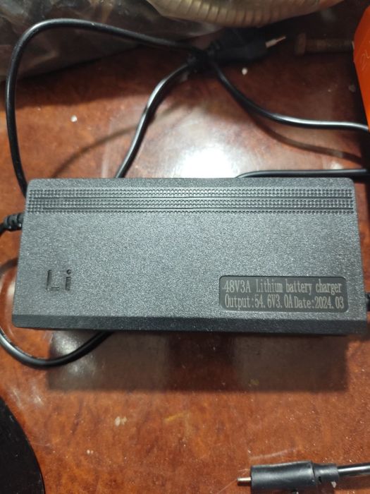 літієвий зарядний акум/пристрій на 48В 3А