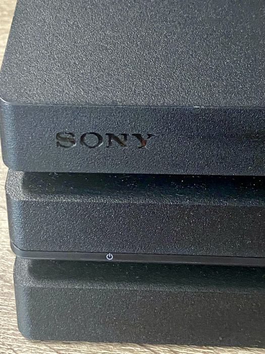 Приставка Sony playstation 4pro + 2 геймпада. Стан ідеальний