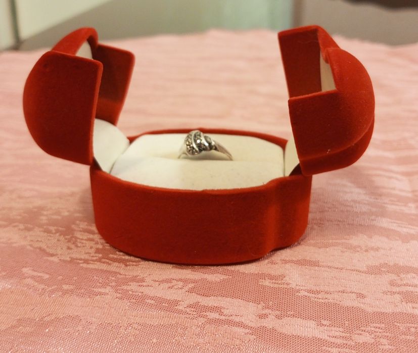 Футляр для ювелірних виробів. Торг.