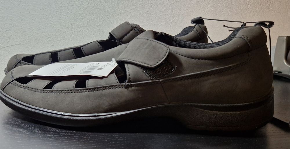 Sandálias novas n 45 n 46 em camurça
Pvp 29 eur
Vendo por falta de uso