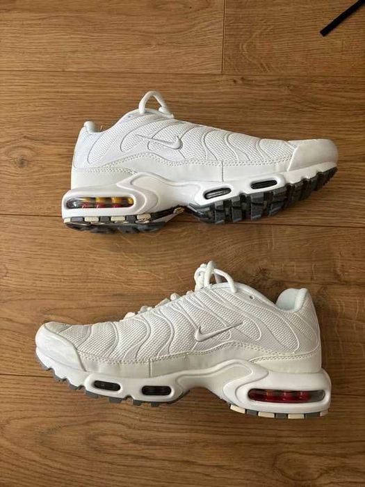 Pasuje bardzo dobrze do ubrań. Rozmiar.37.5