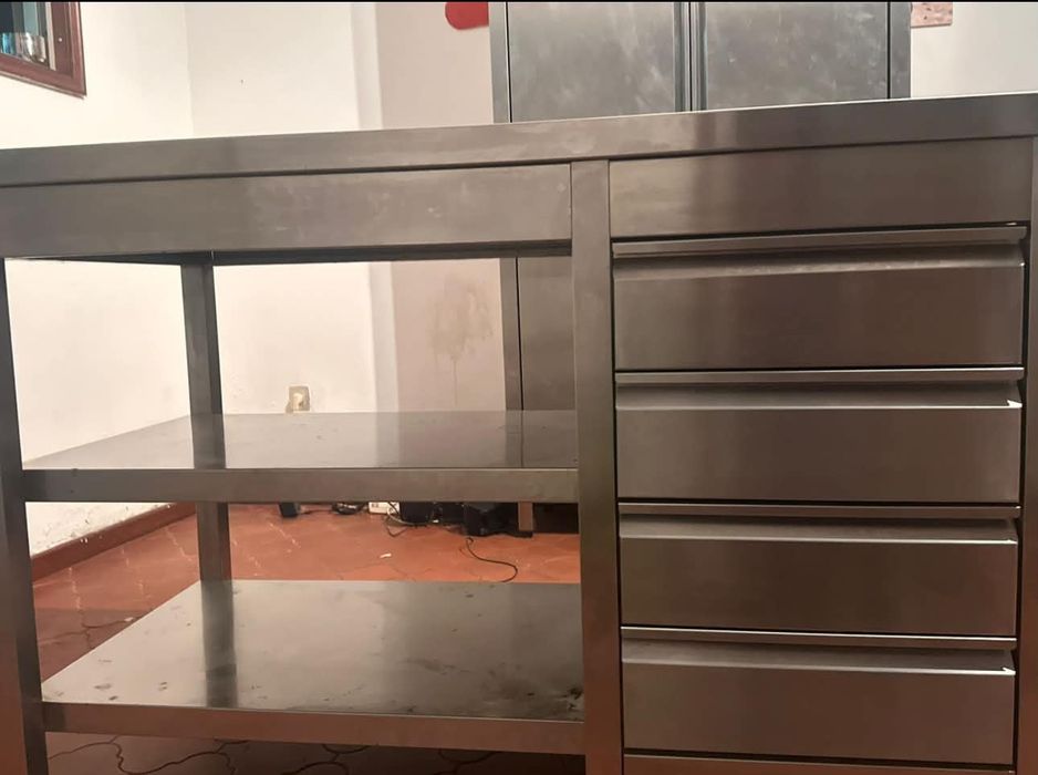 Mesa de trabalho ( cozinha )