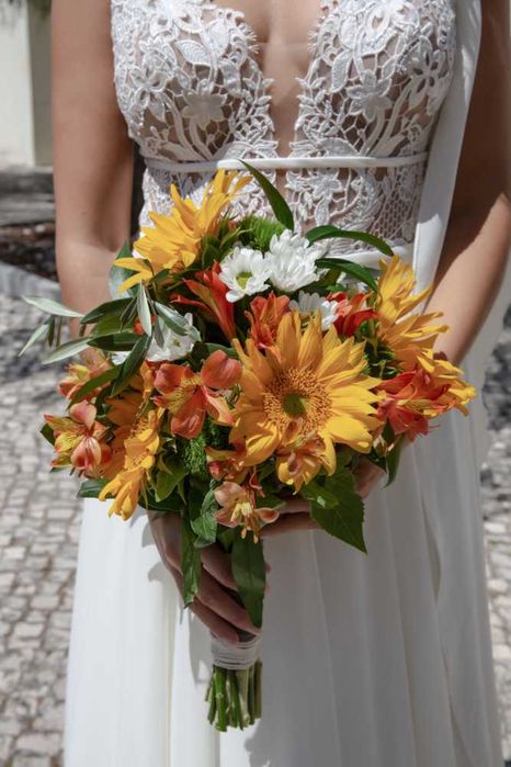 Vestido de noiva elegante e fluido como novo