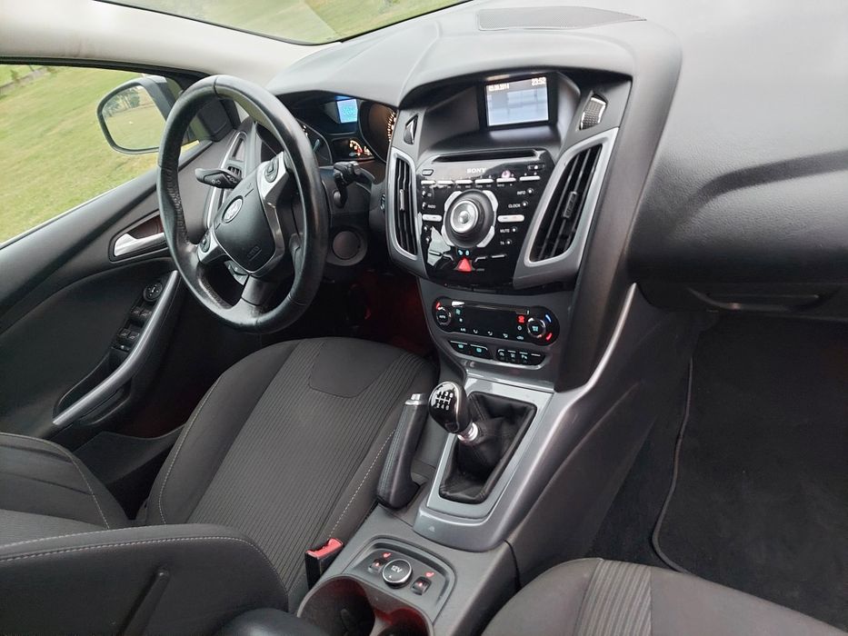 Uszkodzony Ford Focus Mk3 1.0 125 km