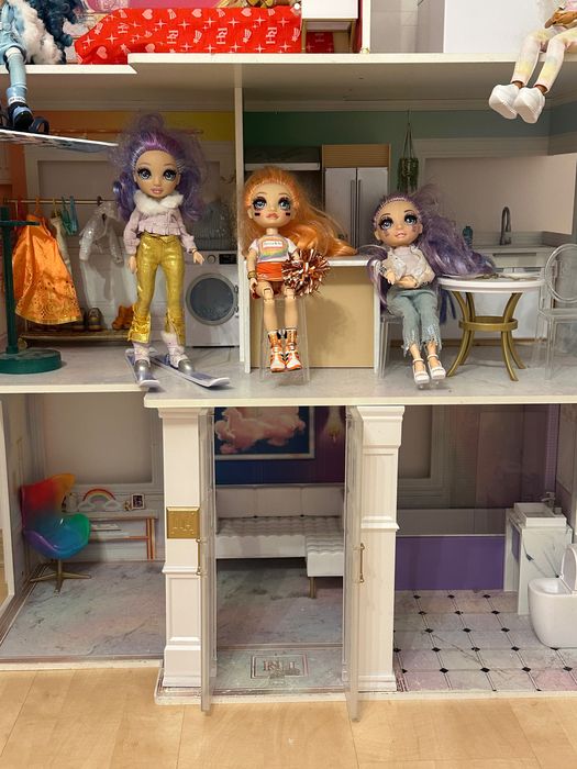 Domek Rainbow High z lalkami
