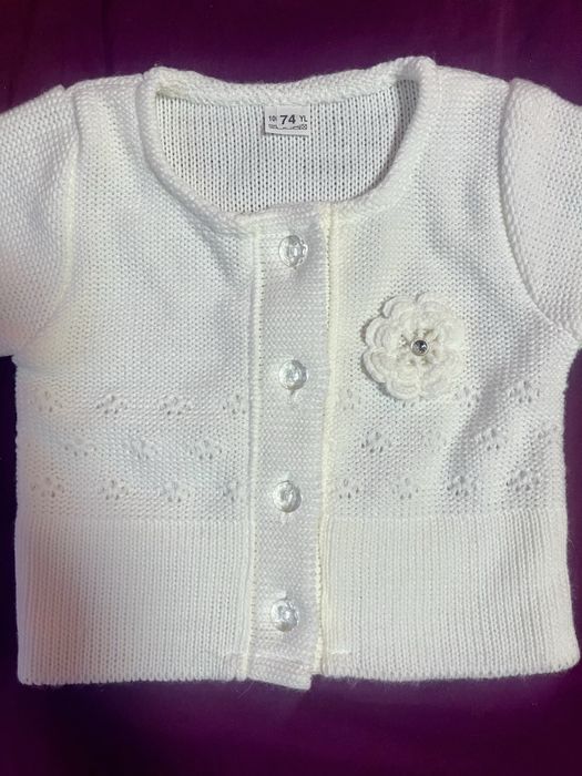 Biały sweterek 74