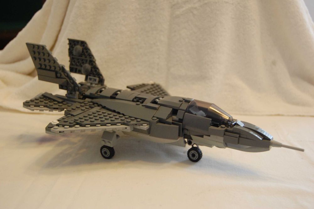 LEGO - 2 caças construídos com peças da Lego