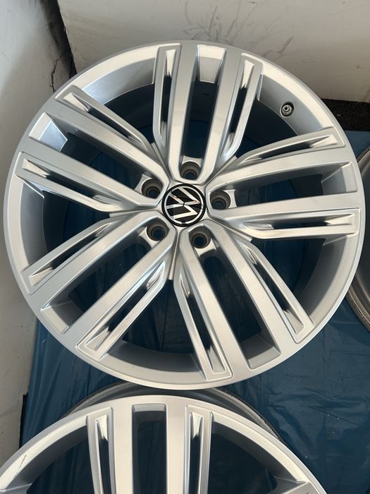 552 Felgi Aluminiowe Oryginał VW Volkswagen R 19 5x112 Bardzo Ładne