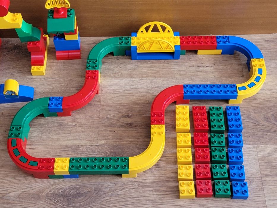 Klocki Lego Duplo  - Tor wyścigowy, klocki dla maluszka - rozbudowany zestaw, zabawki
