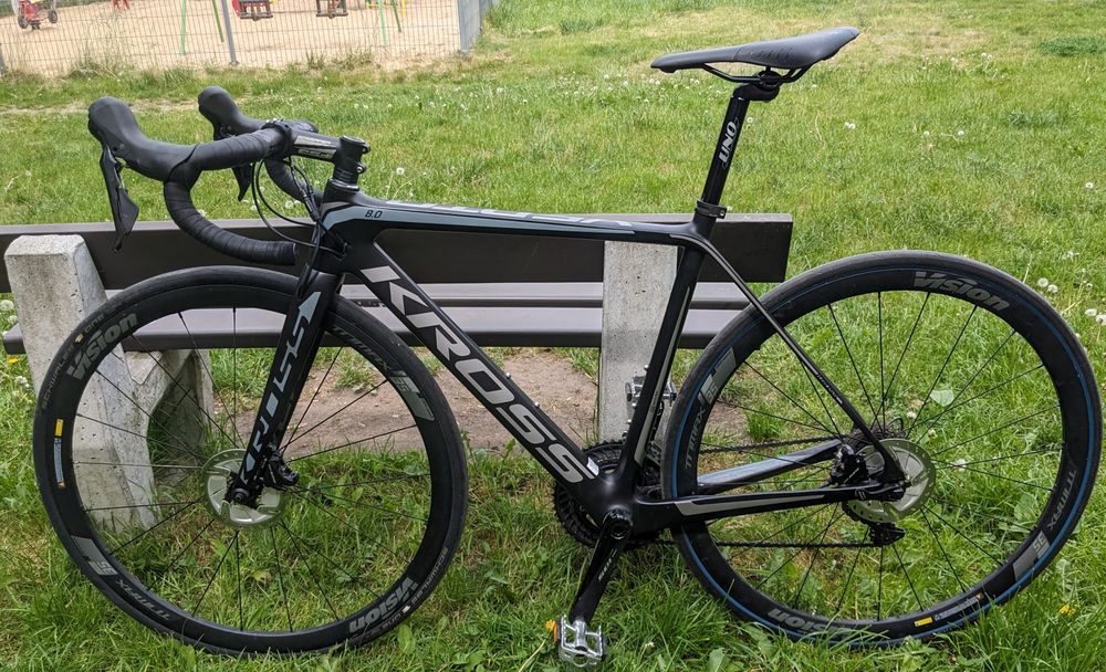 Rower szosowy Kross Vento 8.0 S 105 tarcze karbon