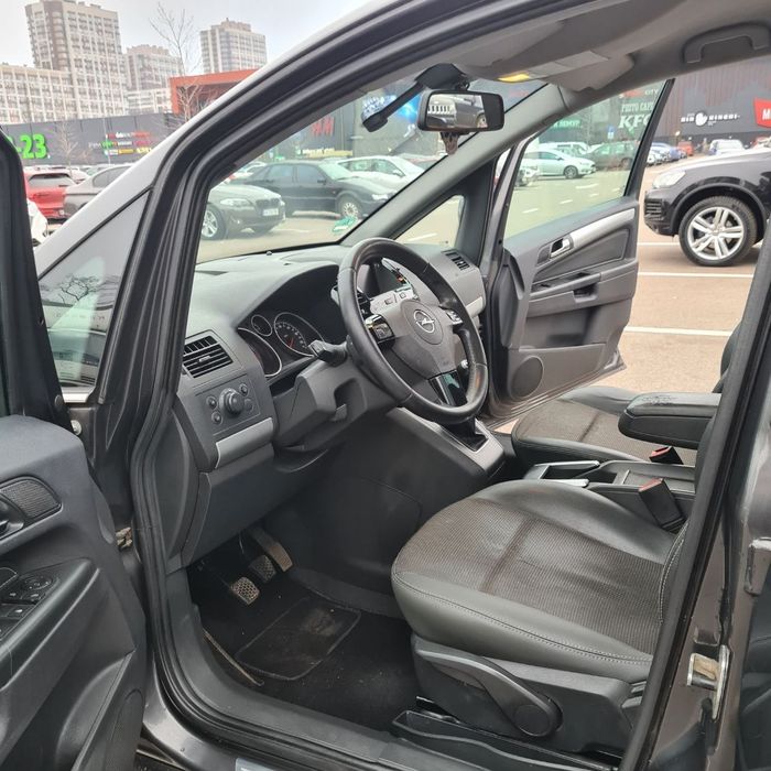 Opel Zafira b 1.9  150к.с. дизель 2010р