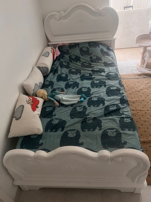 Cama de madeira solteiro