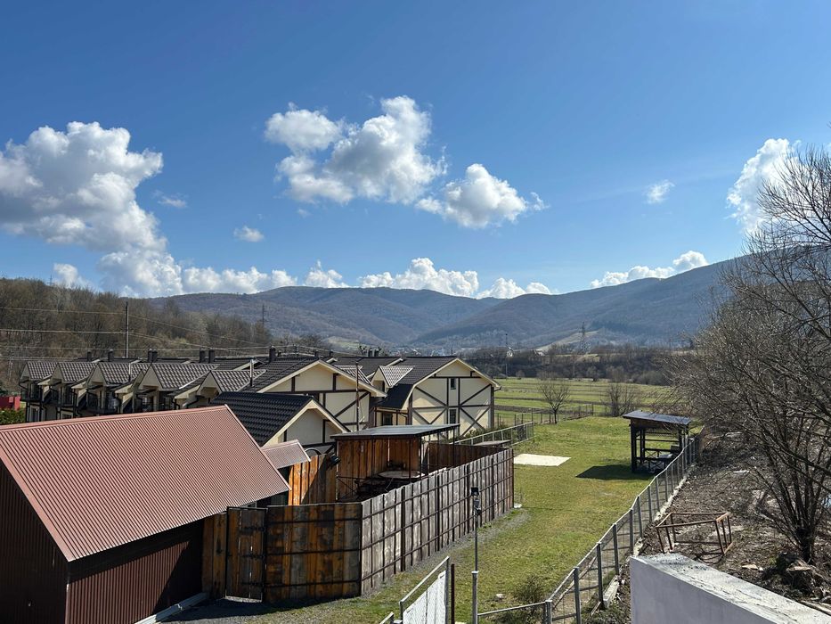 Двоповерхові котеджі в Поляні. Продаж. Нерухомість.