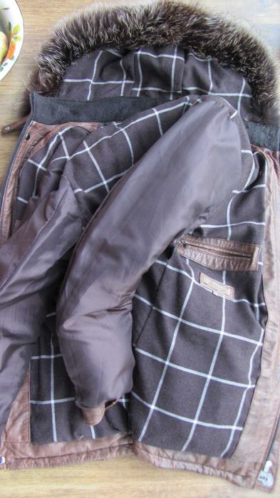 куртка кожаная с капюшоном из нат меха с декор вставками 54 р