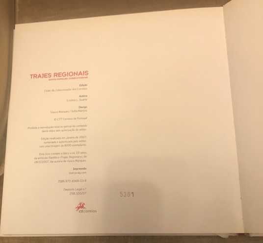 Livro dos CTT "Trajes Regionais" de Cristina L. Duarte