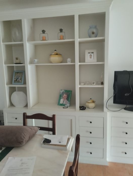 Móvel de sala branco grande