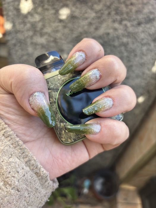 Unhas de gel, acrilico, manicure e spa maos e pes