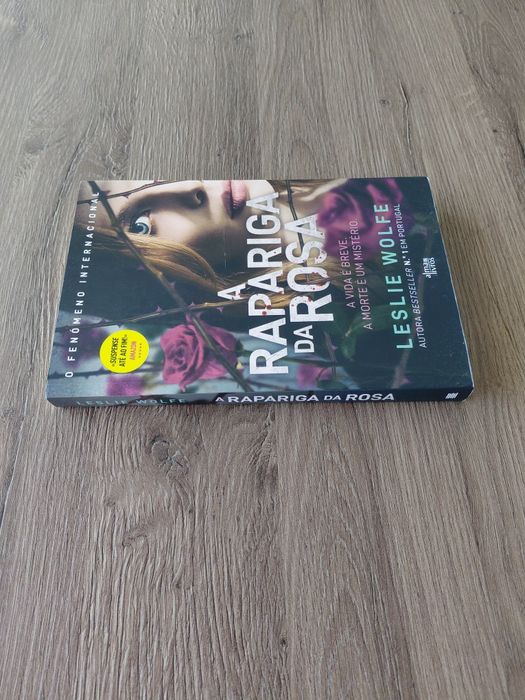 A Rapariga da Rosa - Leslie Wolfe