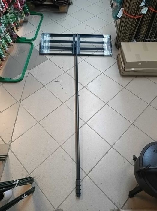 Niwelator terenu ręczny równiarka do trawnika  kretowisk gruntu rakla