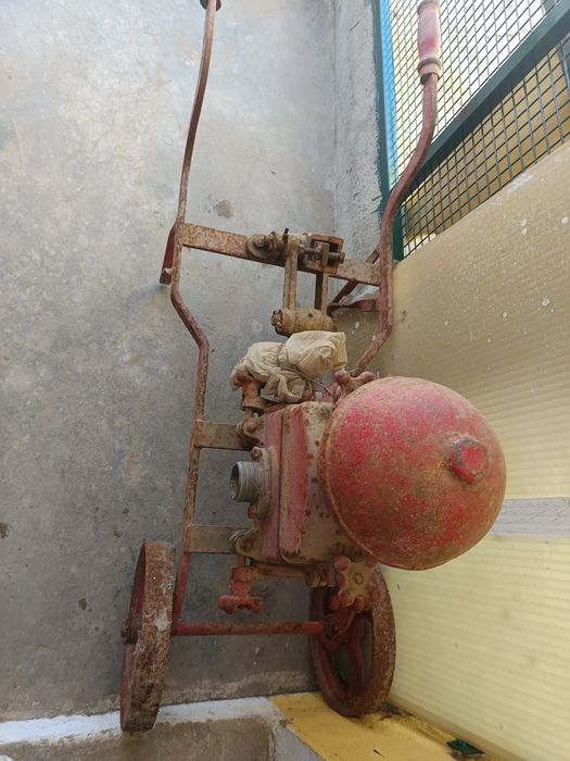 Bomba de tirar água ou vinho do túnel