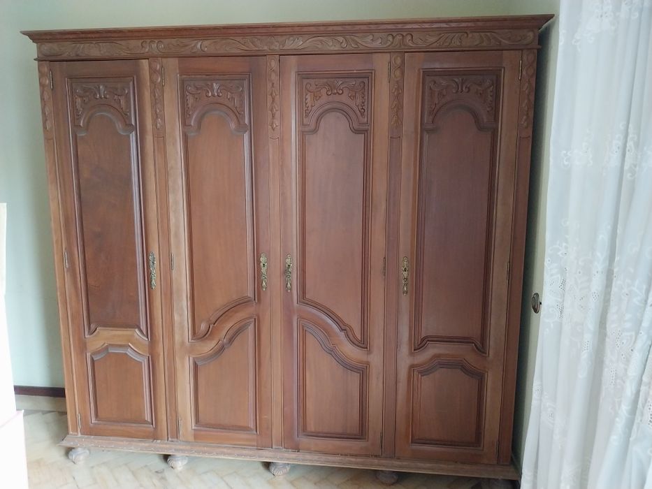 Quarto antigo em bom estado