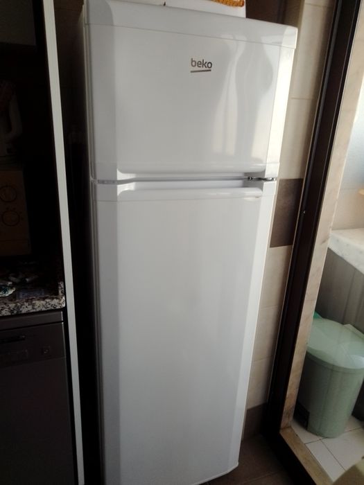 Frigorífico com congelador da marca BEKO