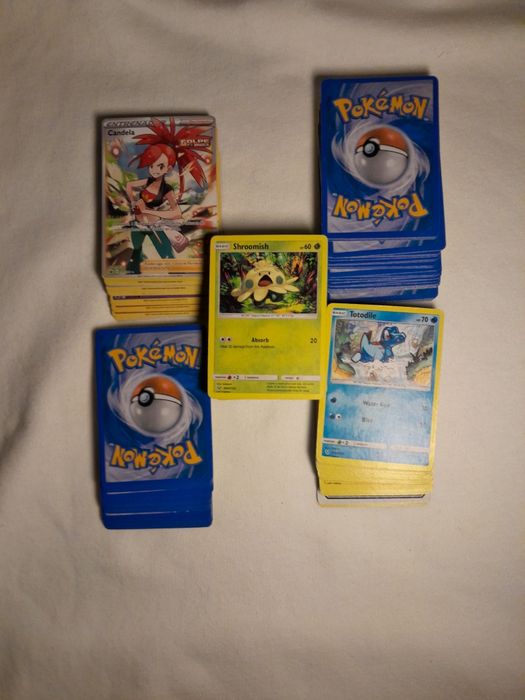 (Mais de 150 cartas de pokemon)
