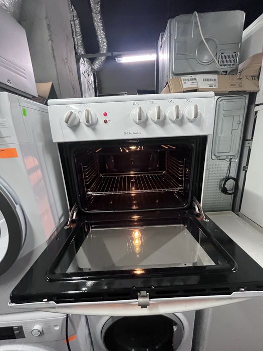 Kuchenka Electrolux elektryczna 60cm |12msc |Dobry stan |Dowóz