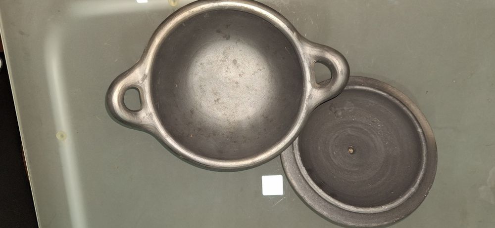 Tacho em barro preto