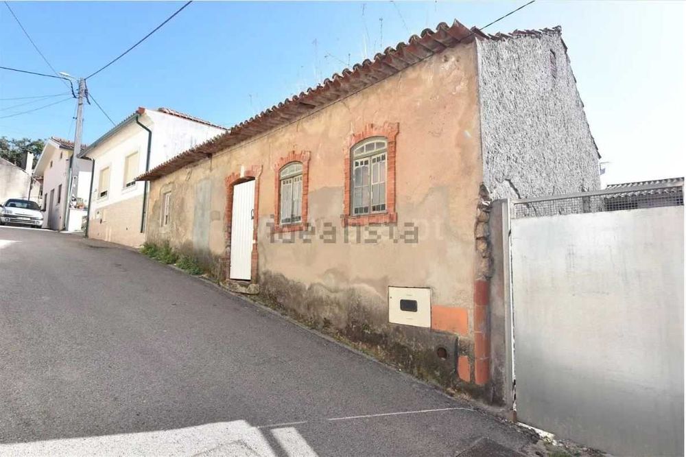 Moradia Térrea para Reabilitação — Larçã, Souselas e Botão, Coimbra