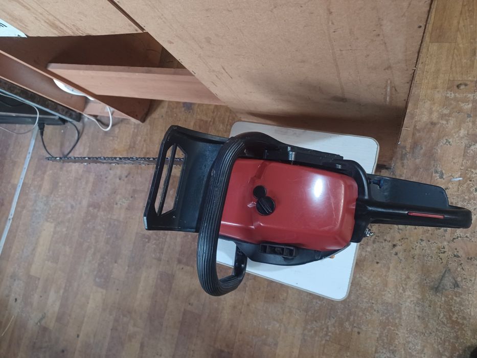 Продам бензопилу MTD