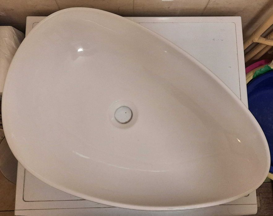 Umywalka nablatowa ceramiczna