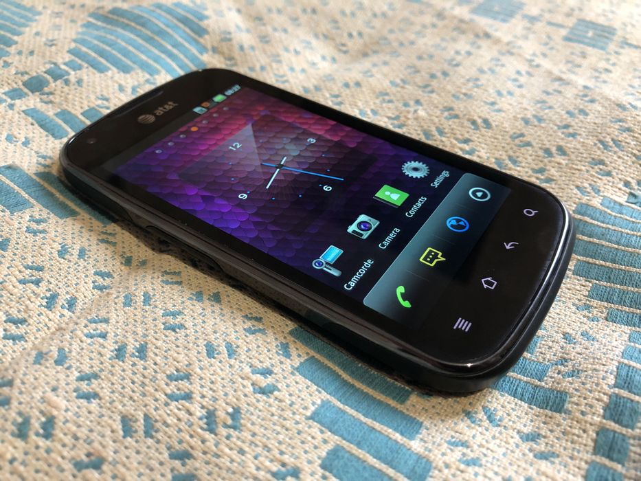 Кореєць Pantech P9070. Дуже гарний стан.