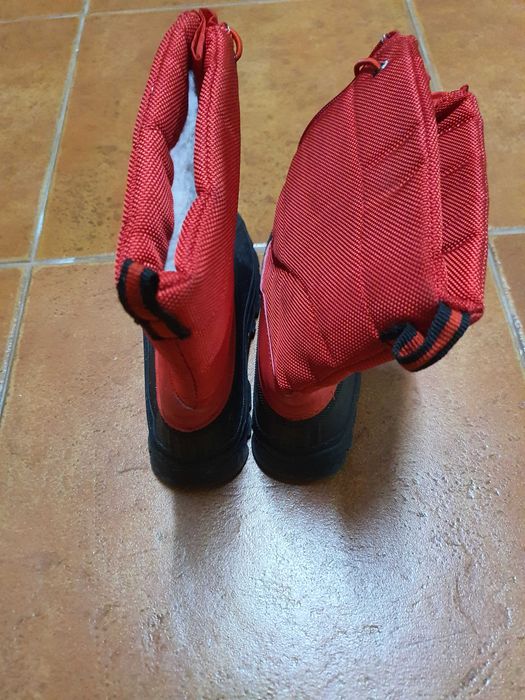 Botas de criança para a neve