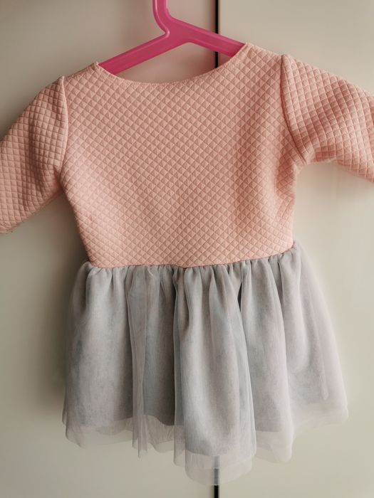 Sukienka  tiulowa r. 86.