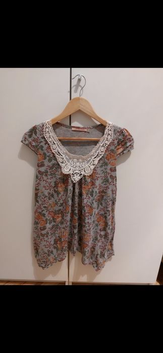 Blusa/ top com flores apringfield