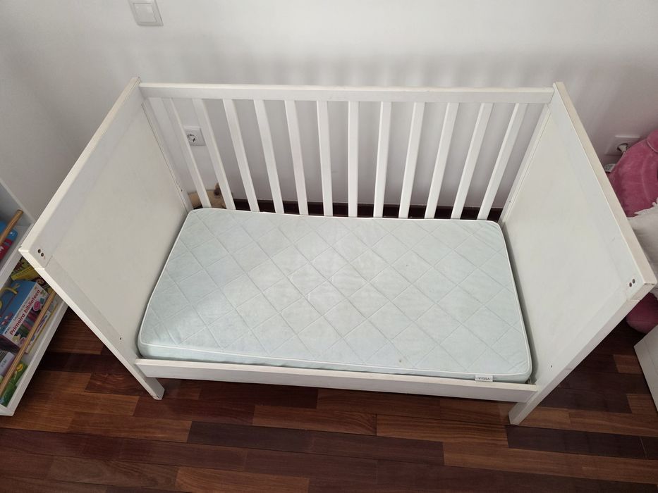 Berço de bebé Ikea usado