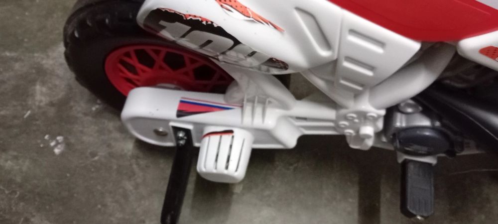 Mota criança a bateria