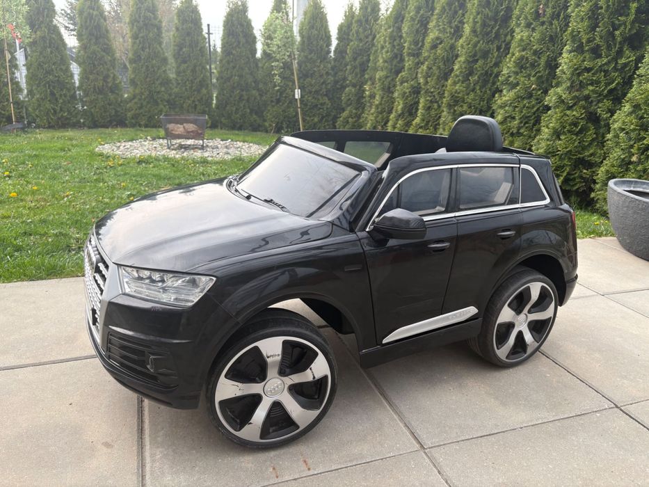Auto Audi Q7 na akumulator
