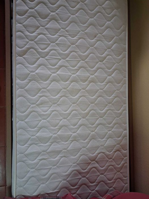 Sofá cama (180cmX80cm) com colechão ortopédico, almofadas e edredão