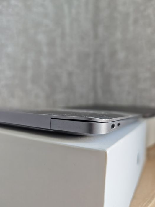 MacBook Air M1 акум 100%