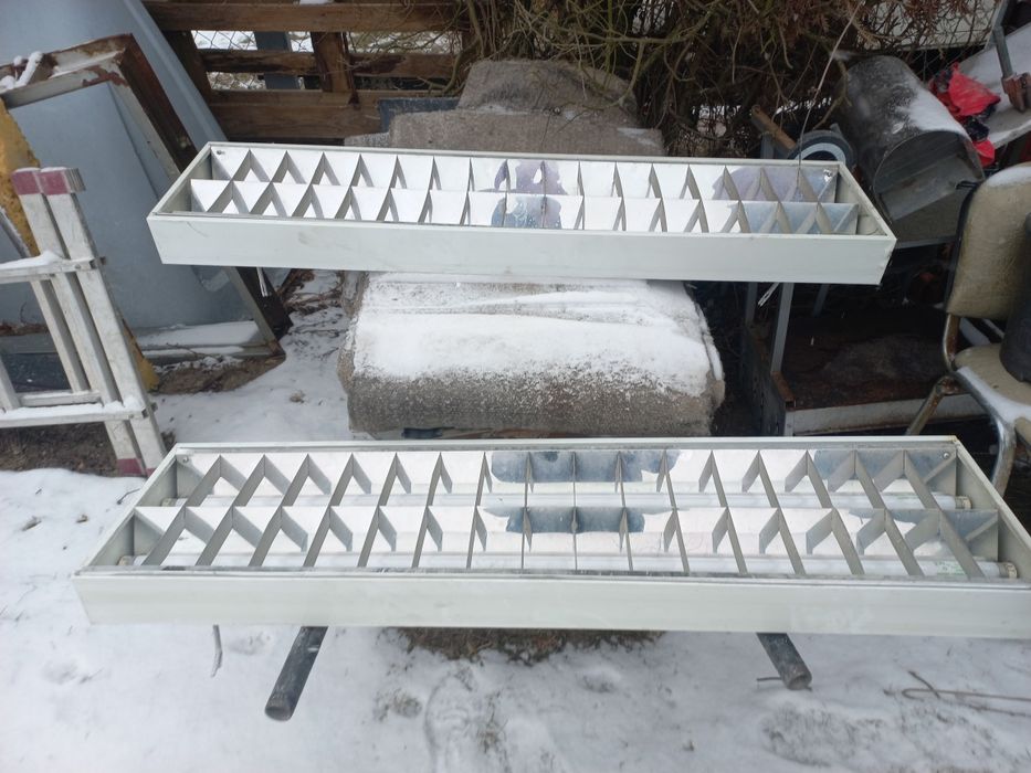 Lampy garażowe ze świetlówkami