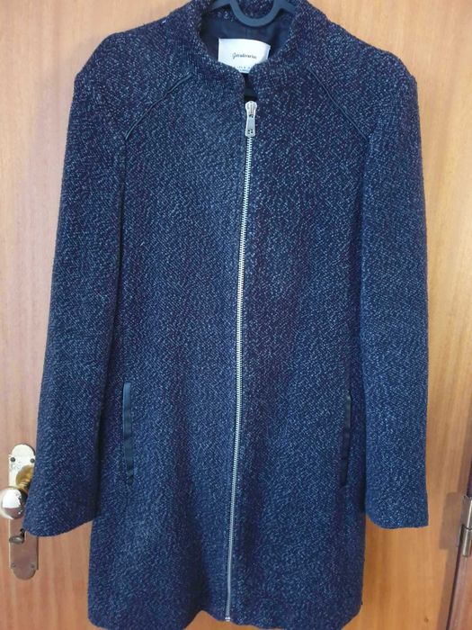 Casaco comprido com fecho