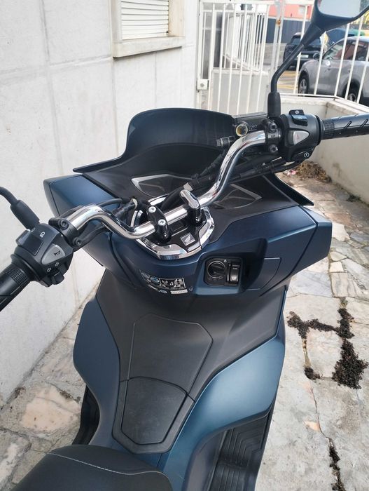 Vendo moto Honda PCX ano 2024.