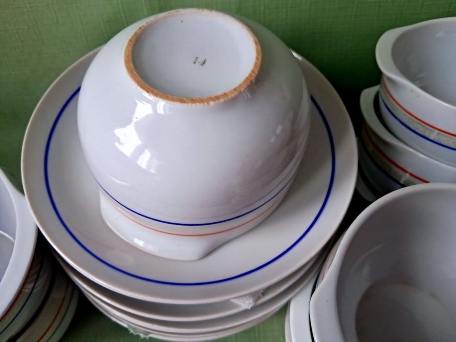 6 bulionówek porcelanowych z podstawkami 300ml