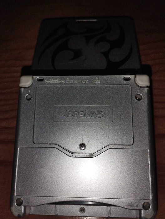 Game Boy Advance SP - AGS-001 - Versão Tribal + Acessórios e Jogo