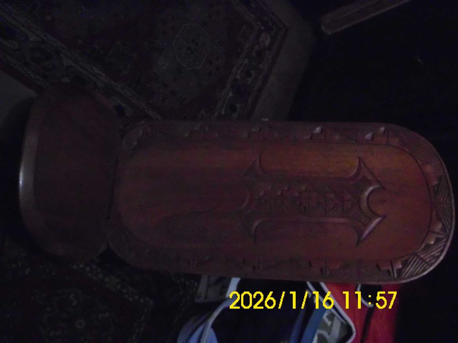 Cadeira africana em madeira