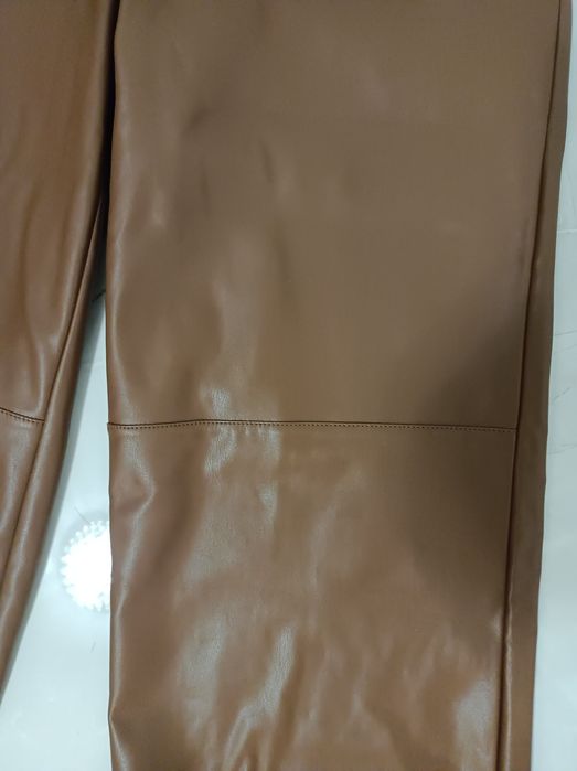 Spodnie z eco skóry.