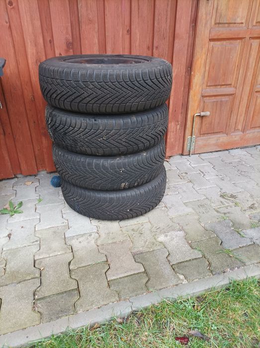 Sprzedam felgi stalowe z oponami zimowymi