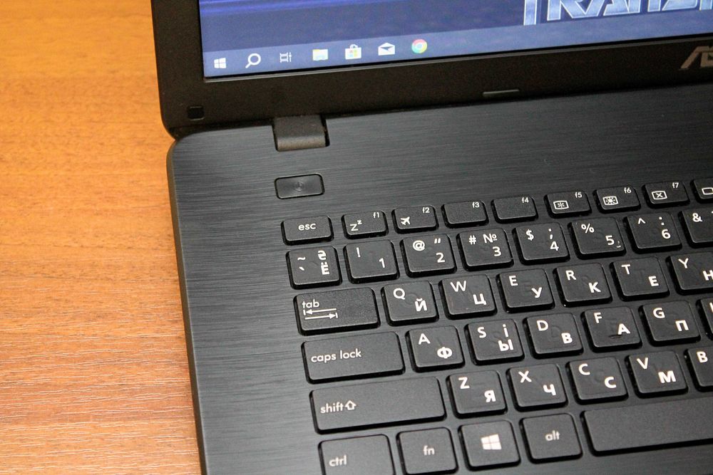 Ігровий ASUS X751M/17.3" LED/Intel®N3700/8GB ОЗУ/SSD120GB+HDD1TB/GeForce 920M